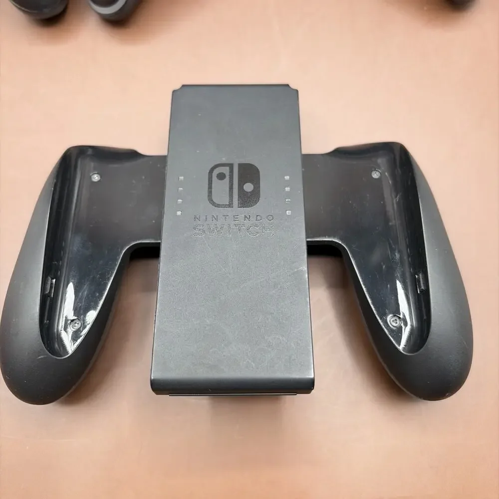 Bundle: x2 Nintendo Switch Controller, Docking Station, Joy Con Grip